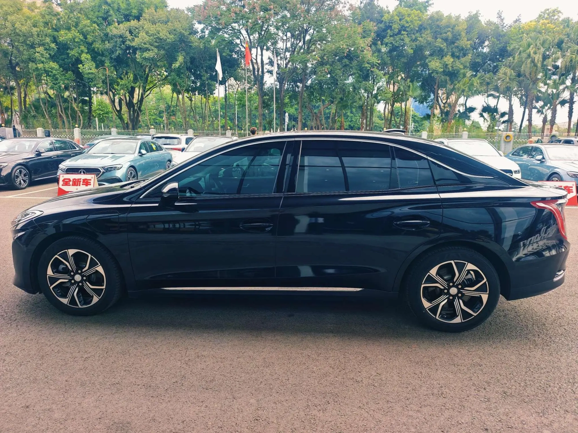 Hongqi Hongqi E-QM5 Second facelift basic travel version