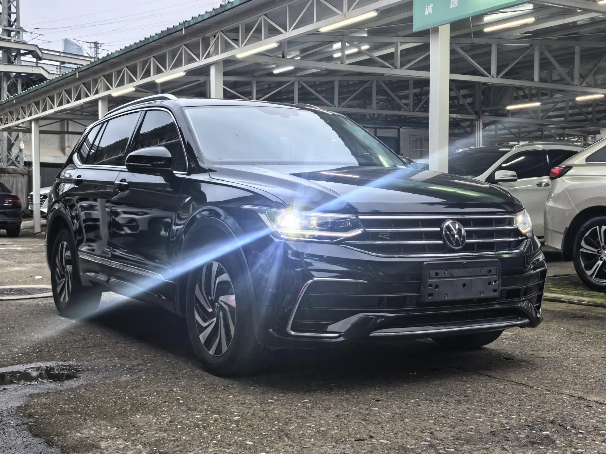 Volkswagen Tiguan L Outstanding 330TSI two-wheel drive R-Line Longyao version