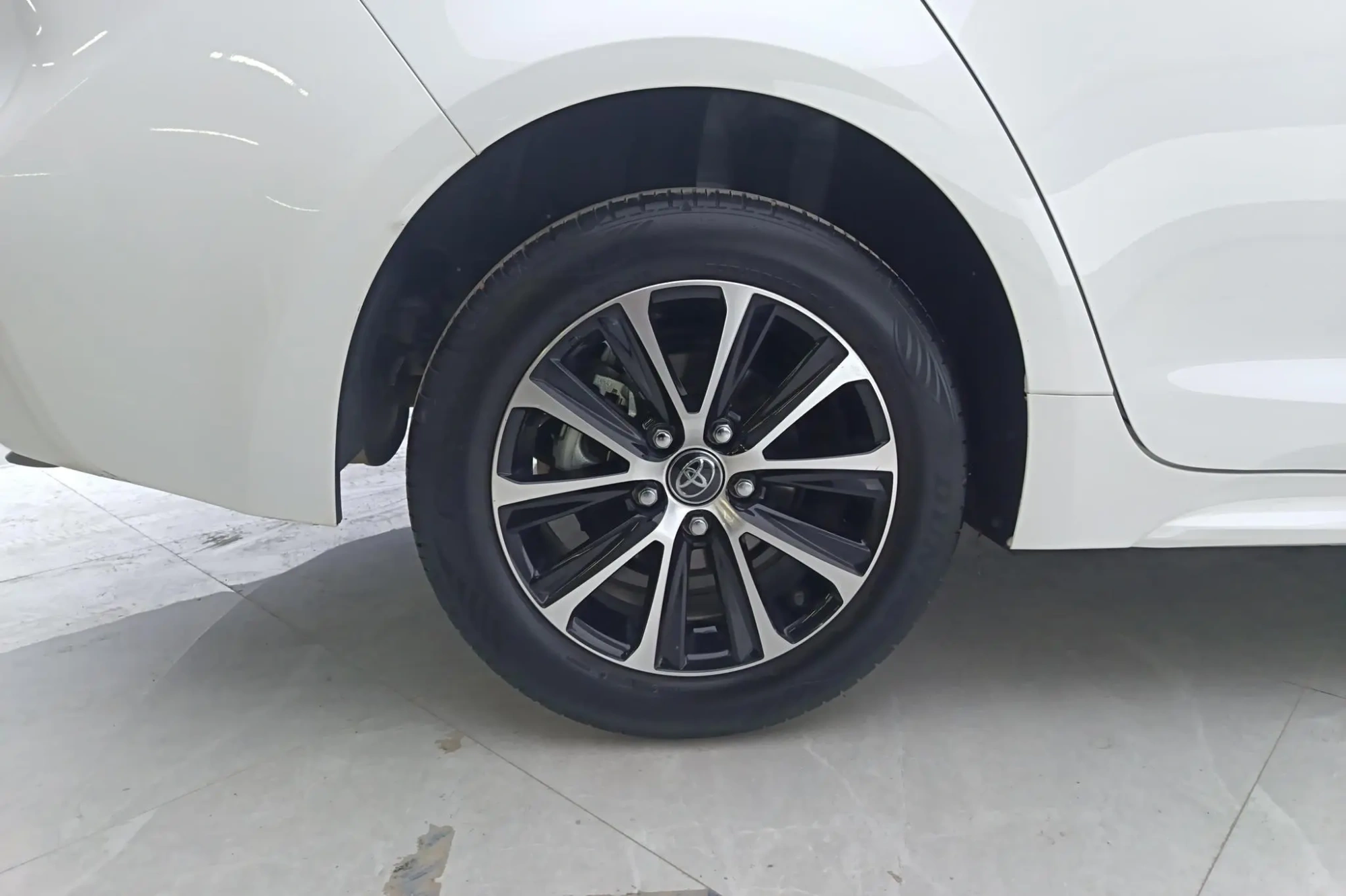 TOYOTA Lei Ling 185T CVT Deluxe Edition