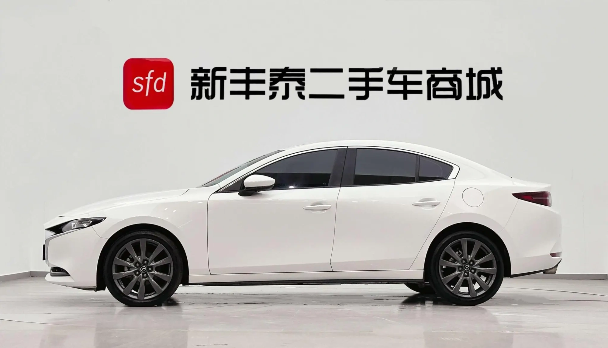 Mazda Mazda 3 Angkesaila 2.0L automatic quality dazzling version
