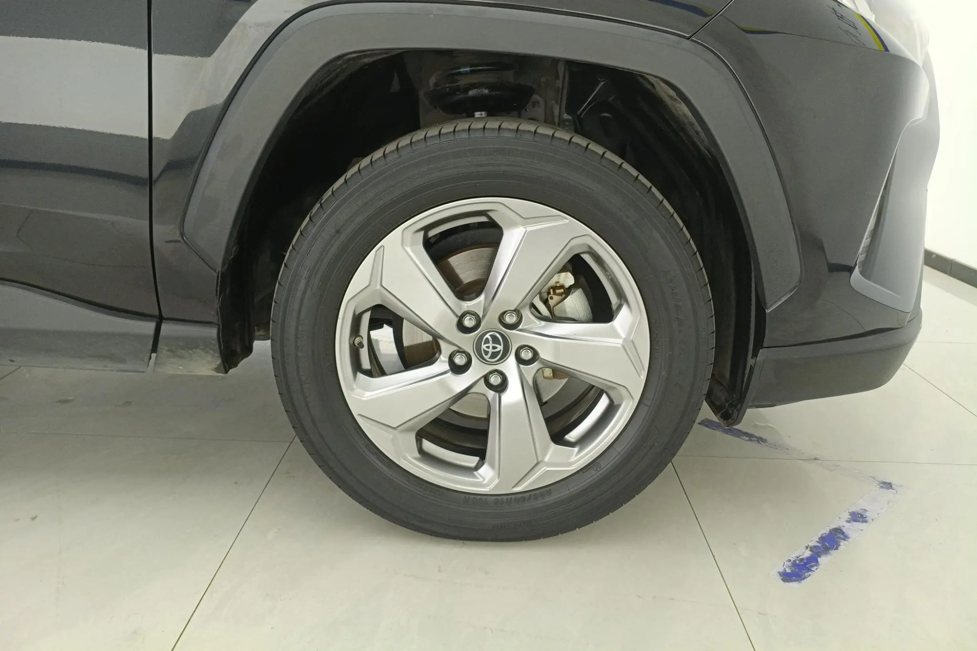 TOYOTA RAV4 Rongfang 2.0L CVT four-wheel drive fashion Plus version