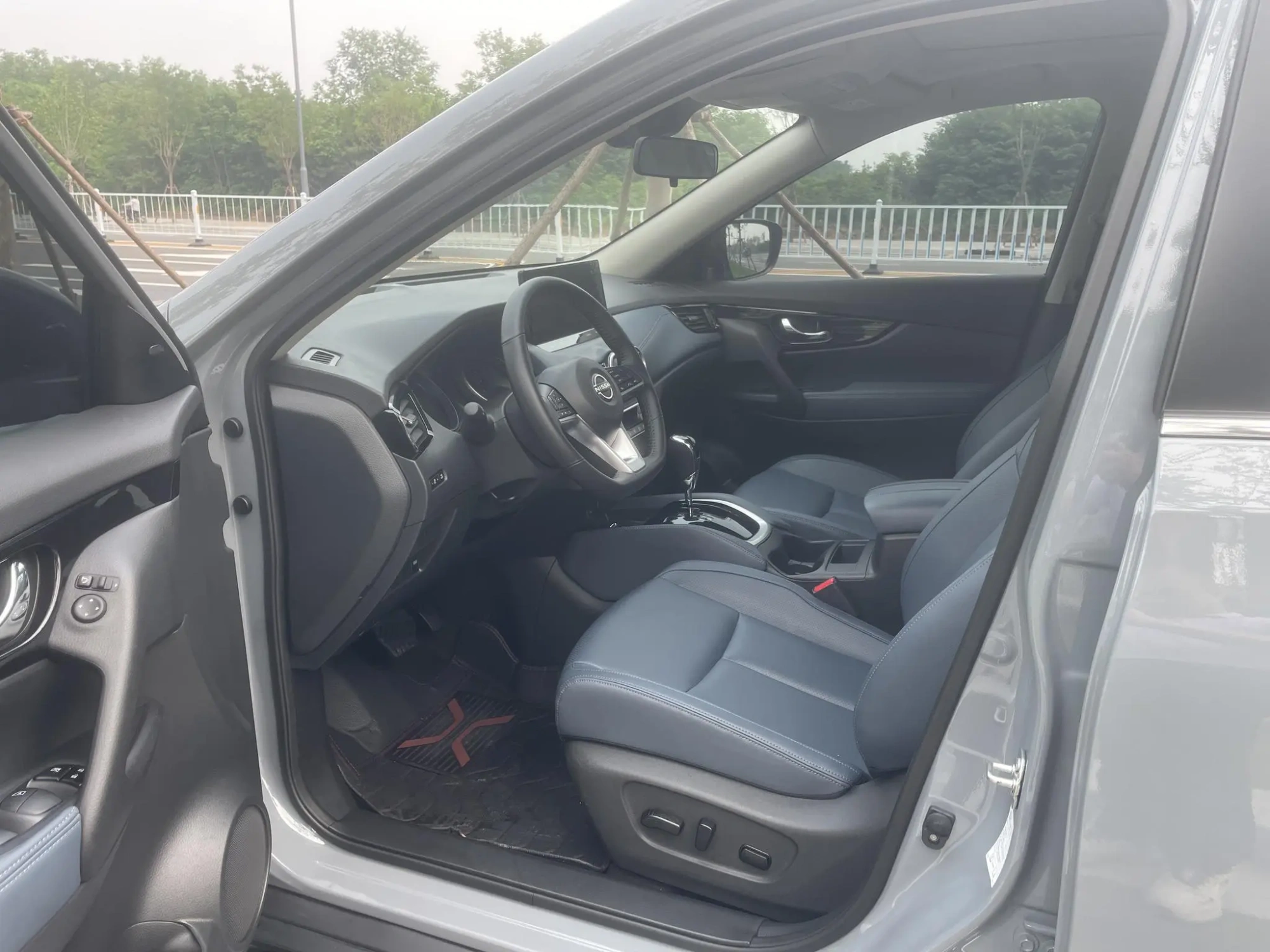 Nissan Qijun Honor 2.0L two-wheel drive leading version